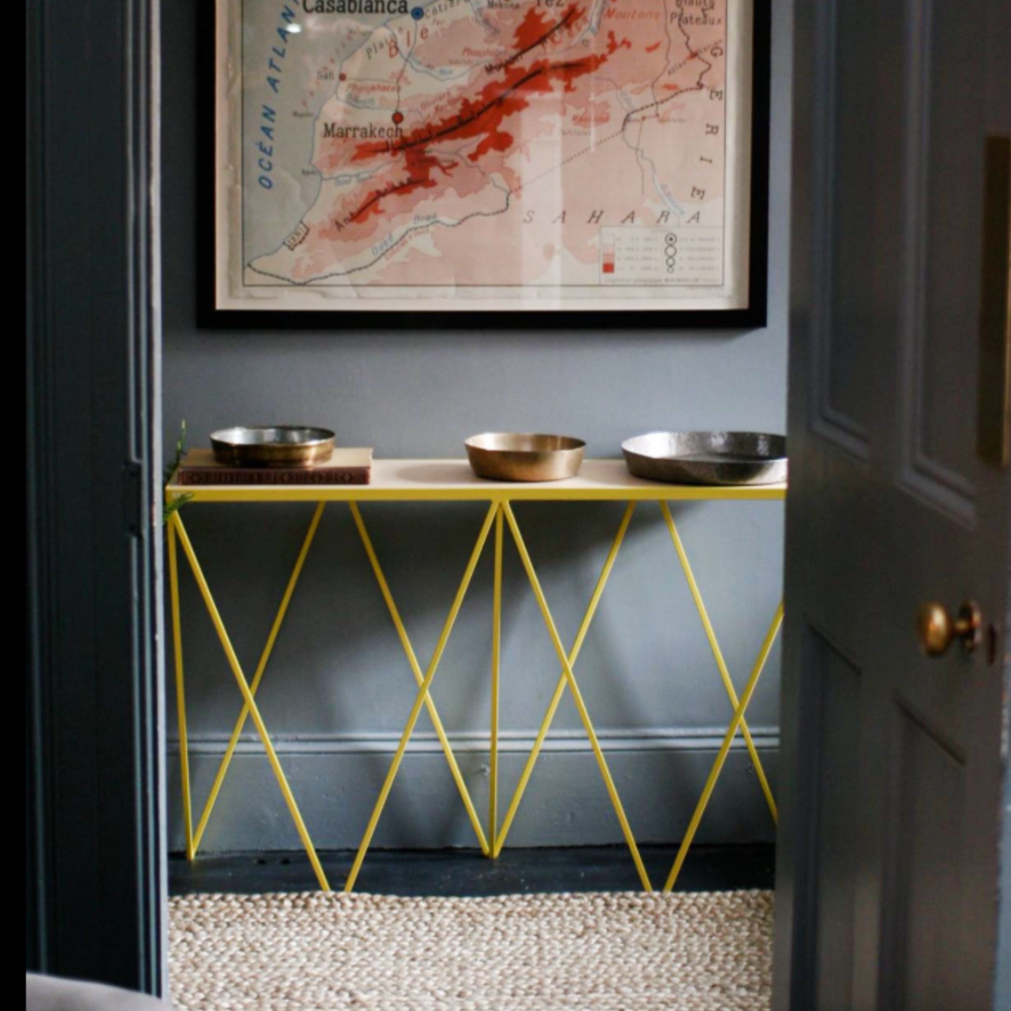 Giraffe Console Table - Birch plywood top